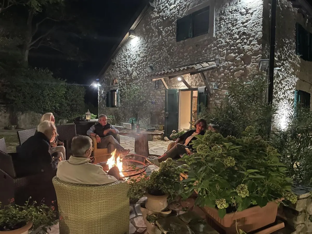 “Sparisio” Casa In Sasso Con Piscina E Campo Da Tennis Lama  Itália